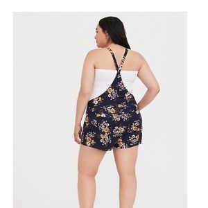 ISO these torrid shortalls in a size 4
